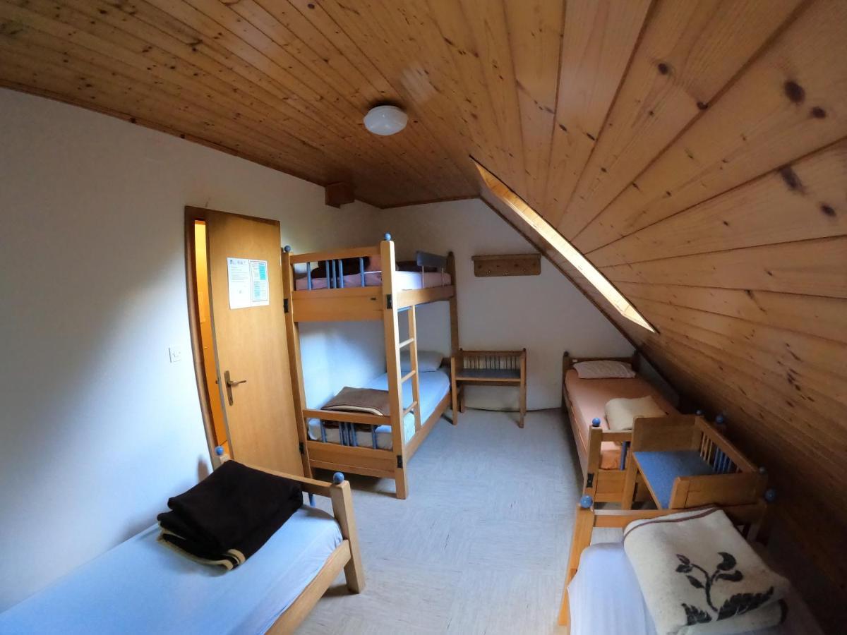Pus Bavsica Vandrarhem Log pod Mangartom Exteriör bild