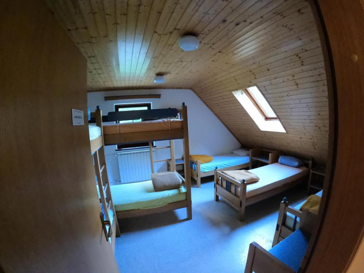Pus Bavsica Vandrarhem Log pod Mangartom Exteriör bild